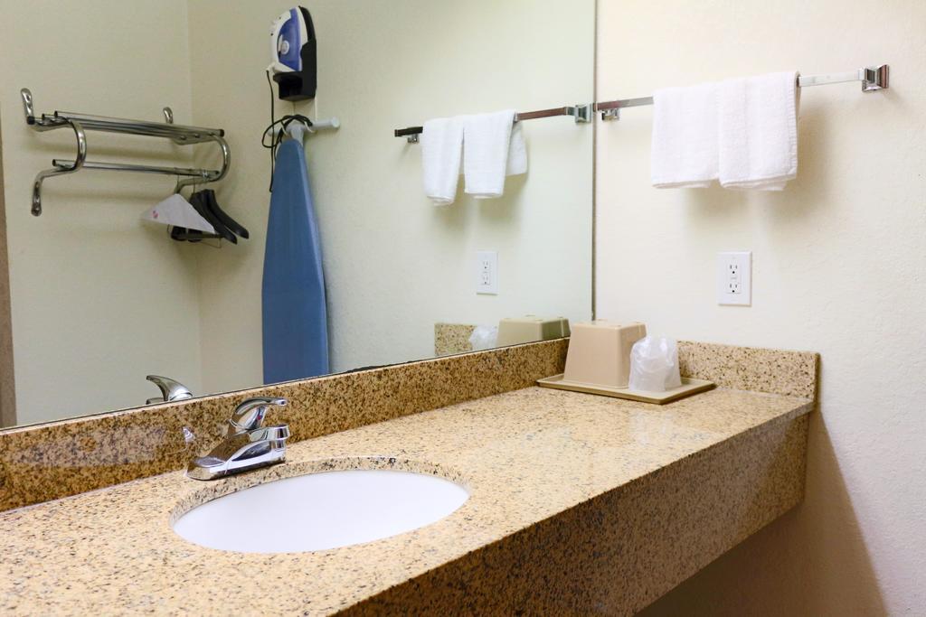 The Symphony Inn & Suites Houston Quarto foto